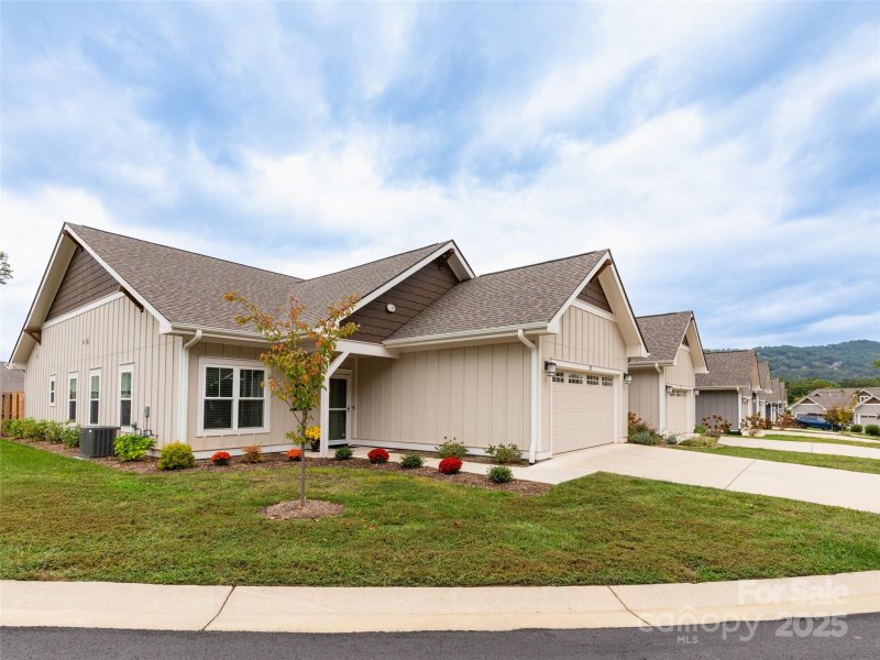 Property image 2 of 32 Cozy Cottage Way in The Cottages at Averys Creek, Arden, NC 28704