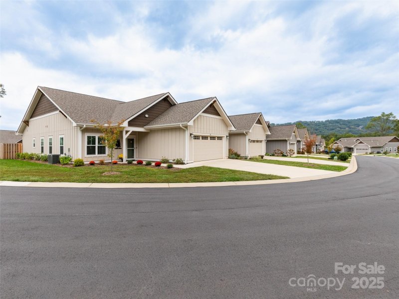 Property image 4 of 32 Cozy Cottage Way in The Cottages at Averys Creek, Arden, NC 28704