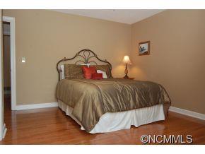 Property image 4 at 24 Moriah Lane, Asheville, NC 28803