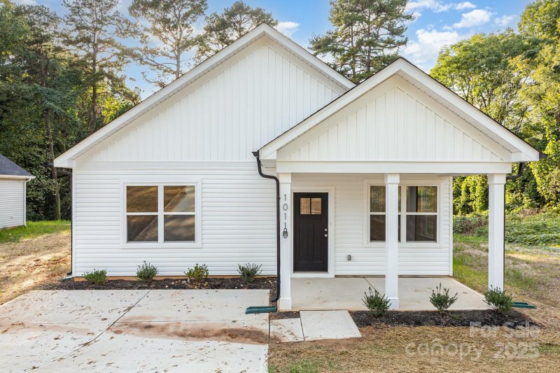 Property image 2 of 1011 Donohoe Road in Jenkins Heights, Gastonia, NC 28052