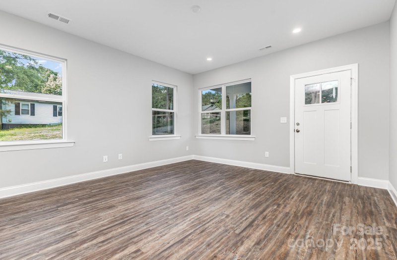 Property image 3 of 1011 Donohoe Road in Jenkins Heights, Gastonia, NC 28052