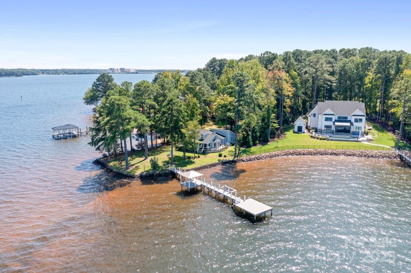 Property image 4 of 8293 Luckey Point Road in Luckey Point, Denver, NC 28037