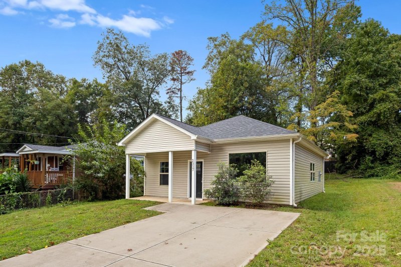 Property image 3 of 2317 Kennesaw Drive in Lincoln Heights, Charlotte, NC 28216