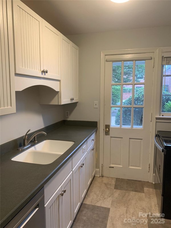 Property image 3 of 2103 Queens Road in Myers Park, Charlotte, NC 28207