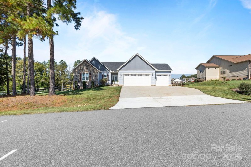 Property image 2 of 198 Castle Pines Lane in Castlegate, Statesville, NC 28625