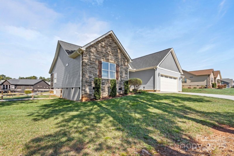 Property image 3 of 198 Castle Pines Lane in Castlegate, Statesville, NC 28625