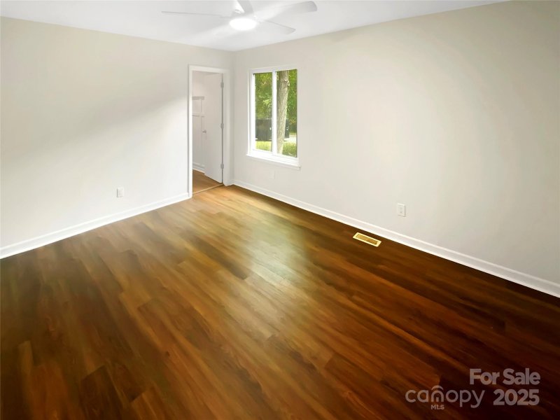 Property image 5 at 8001 Briardale Drive, Charlotte, NC 28212