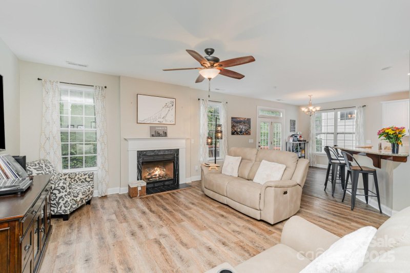 Property image 5 of 3815 Blazeprince Drive in Peach Orchard Estates, Charlotte, NC 28215