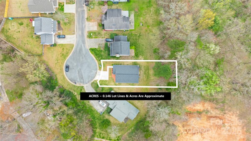 Property image 2 of 10610 Coulport Lane in Cambridge, Charlotte, NC 28215