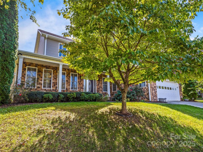 Property image 3 of 51 Driftstone Circle in Rivercrest, Arden, NC 28704