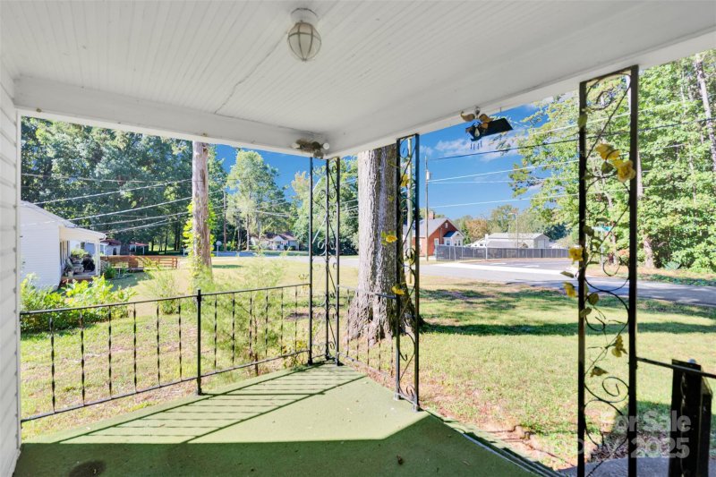 Property image 2 of 405 Westover Avenue in Westover, Kannapolis, NC 28081