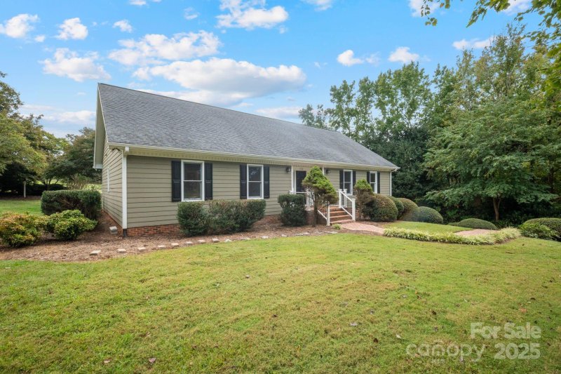 Property image 2 of 3718 Club House Drive in Rock Barn, Conover, NC 28613