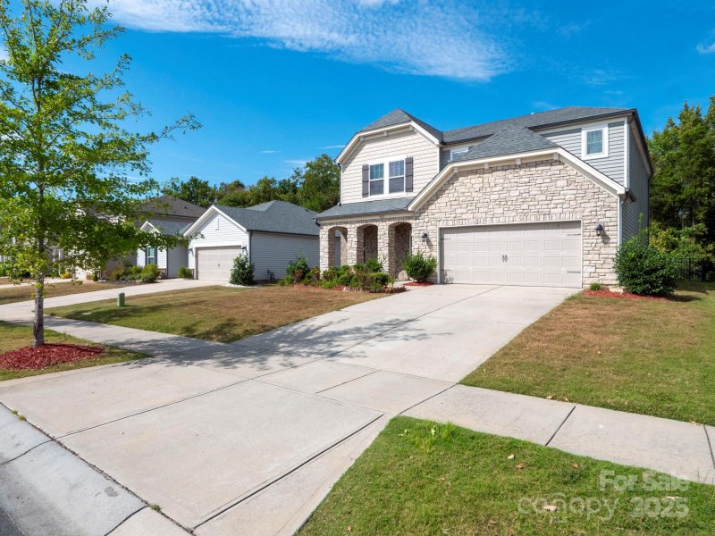 Property image 2 of 5811 Fenway Drive in Haywyck Meadows, Charlotte, NC 28273