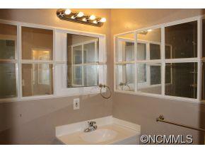 Property image 2 at 18 Grandview Circle, Asheville, NC 28806