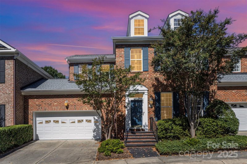 Bonnie Briar, Charlotte Community
