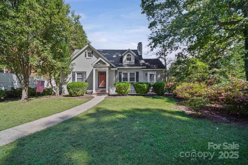 Property image 2 of 402 Dale Avenue in Brookwood, Gastonia, NC 28052