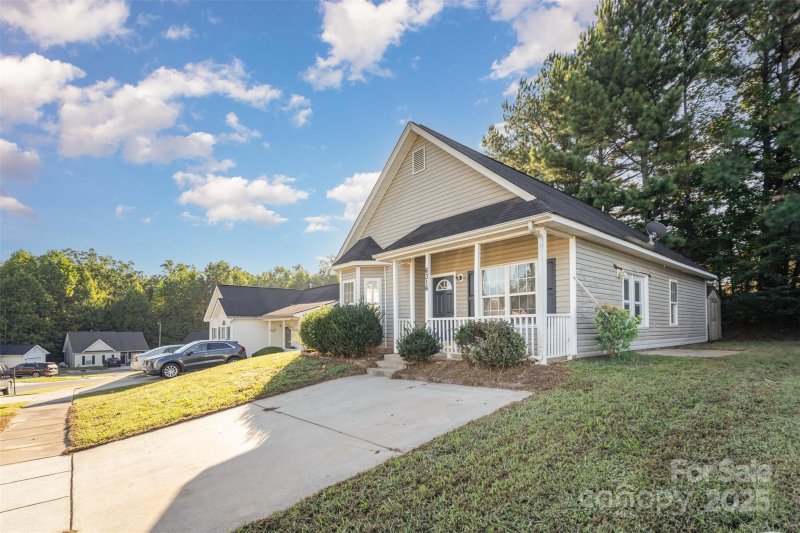 Property image 2 of 6316 Derryfield Drive in The Hamptons, Charlotte, NC 28213