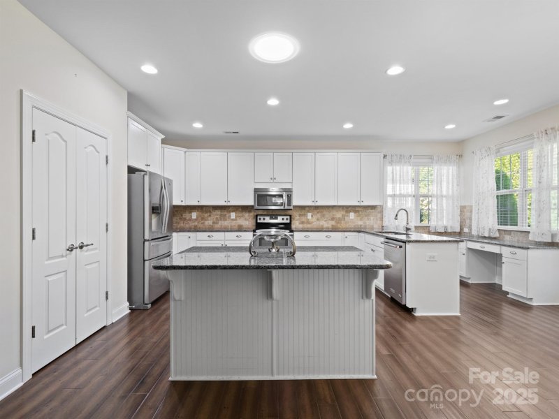 Property image 3 of 12728 Meetinghouse Drive in Baileys Glen, Cornelius, NC 28031