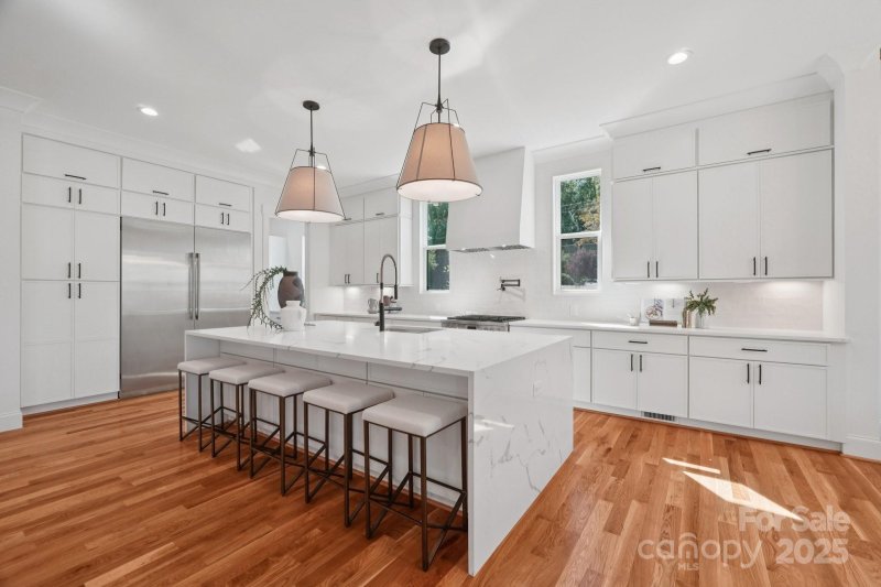 Property image 2 of 150 Sardis Lane in Lansdowne, Charlotte, NC 28270