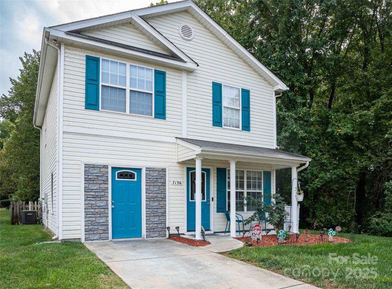 Henderson Oaks, Charlotte Community