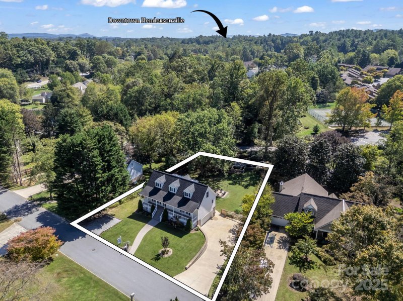 Property image 3 of 2360 Rosemont Court in Rosemont, Hendersonville, NC 28791