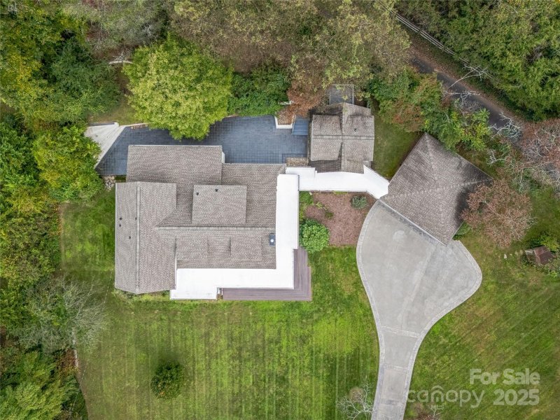 Property image 3 of 111 Rathfarnham Circle in Rathfarnham, Asheville, NC 28803