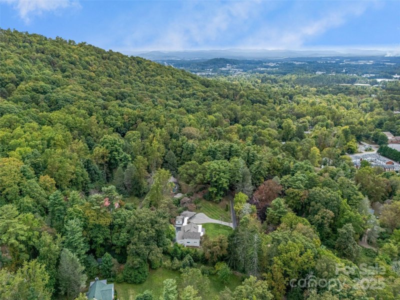 Property image 5 of 111 Rathfarnham Circle in Rathfarnham, Asheville, NC 28803