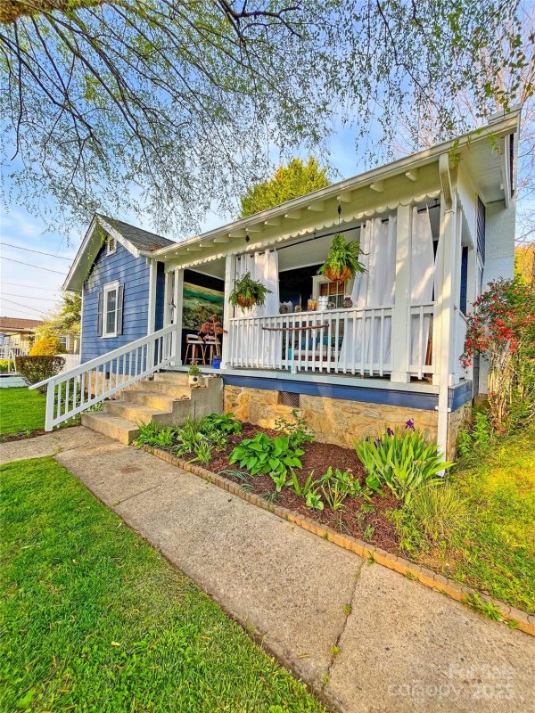 Property image 4 of 271 Brook Street in Brookwood Place, Waynesville, NC 28786