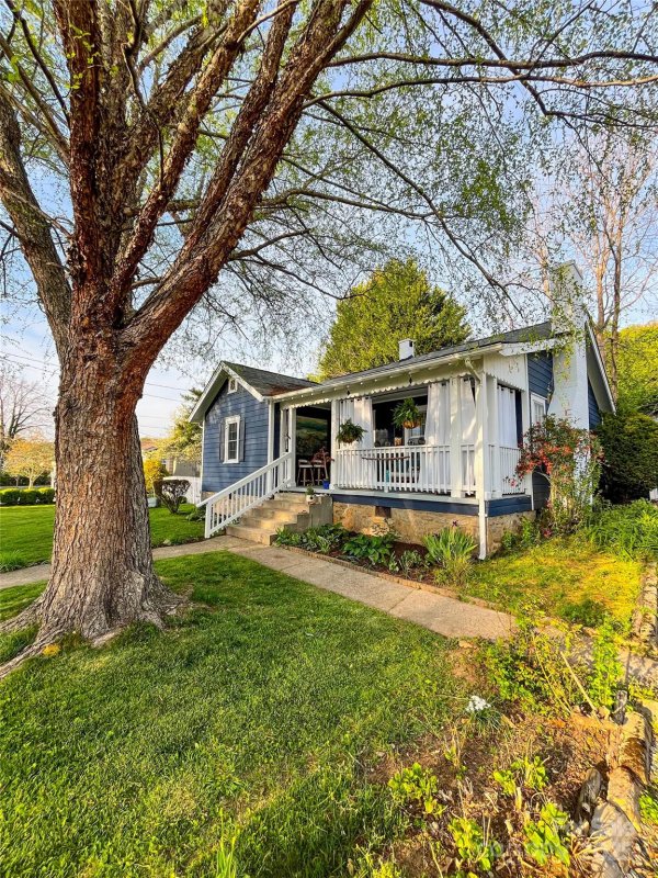 Property image 5 of 271 Brook Street in Brookwood Place, Waynesville, NC 28786