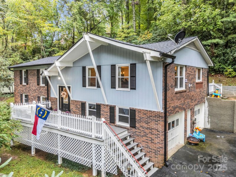 Property image 3 of 190 Long John Drive in Long John Mt Estates, Hendersonville, NC 28791