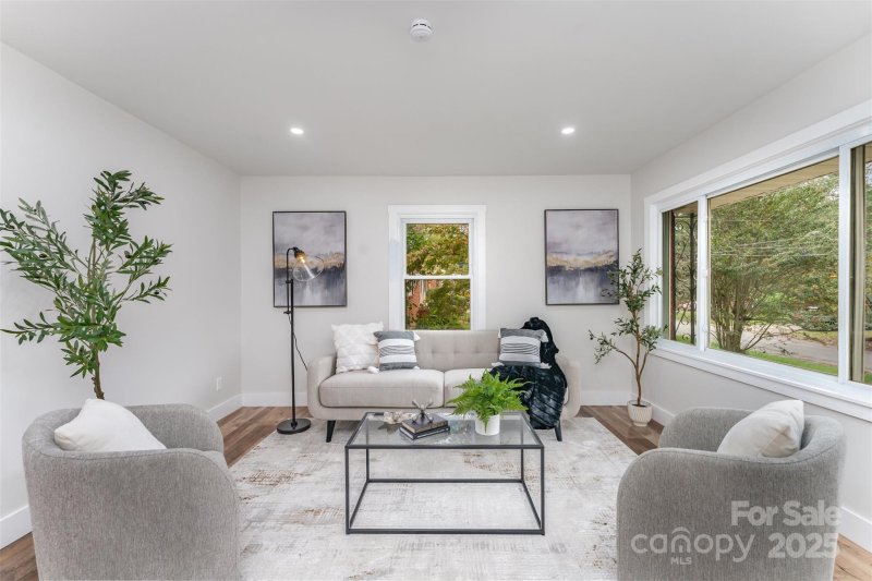 Property image 3 of 1231 Dean Street in Oaklawn Park, Charlotte, NC 28216