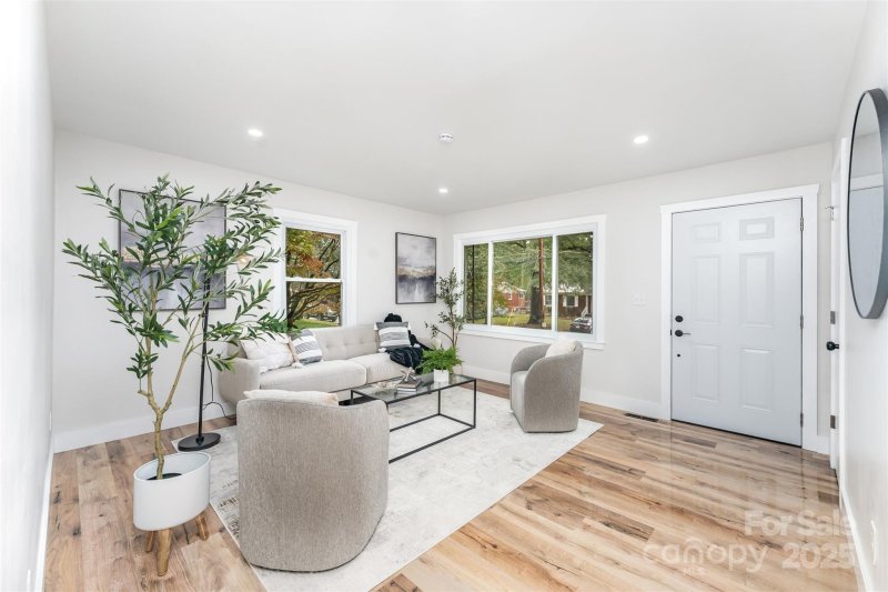 Property image 4 of 1231 Dean Street in Oaklawn Park, Charlotte, NC 28216