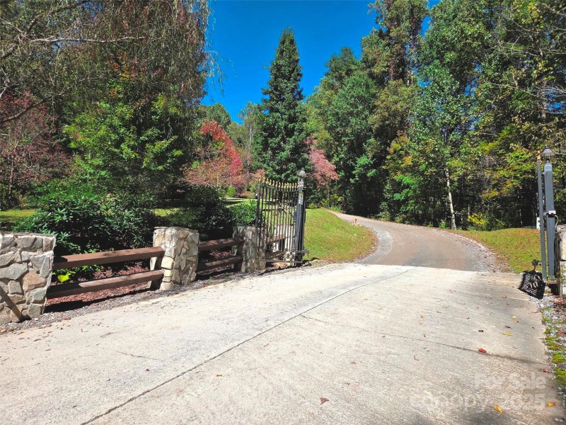 Property image 2 of 123 Live Oak Loop in The Willows, Waynesville, NC 28785