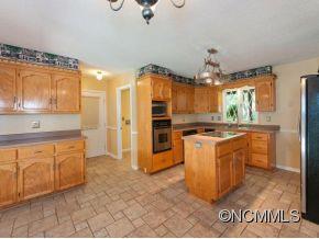 Property image 3 at 328 Winding Way Ln, Hendersonville, NC 28792