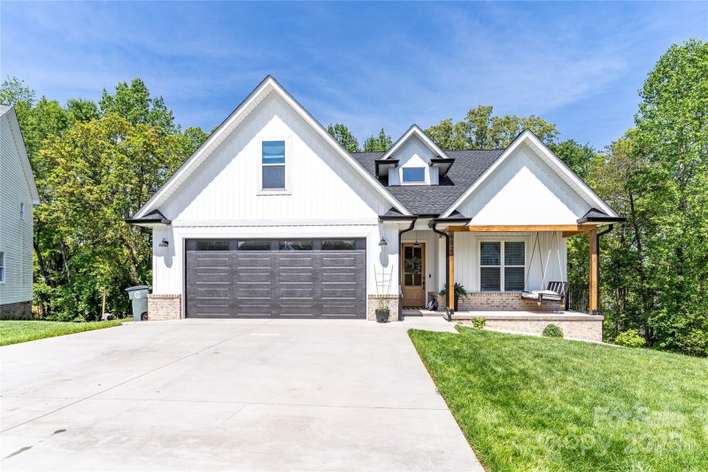 Property image 2 of 602 Kames Court in Pipers Ridge, Conover, NC 28613