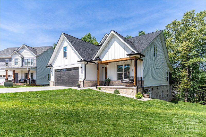 Property image 3 of 602 Kames Court in Pipers Ridge, Conover, NC 28613