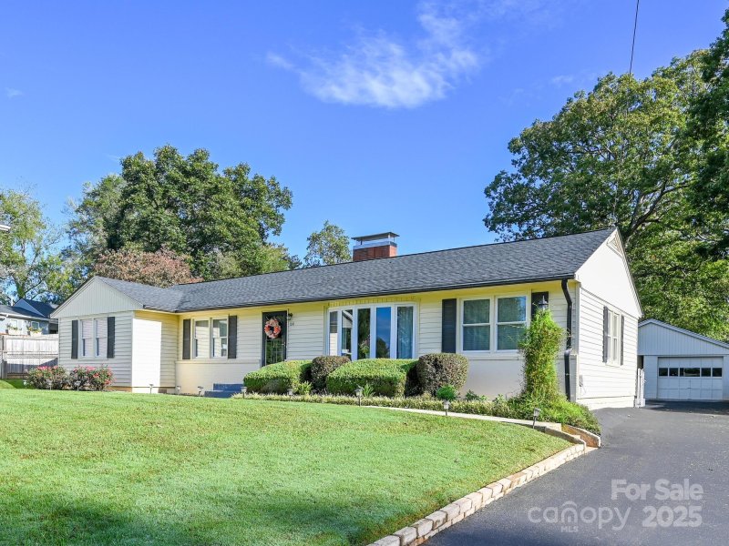 Property image 2 of 100 Onteora Boulevard in Oakley, Asheville, NC 28803