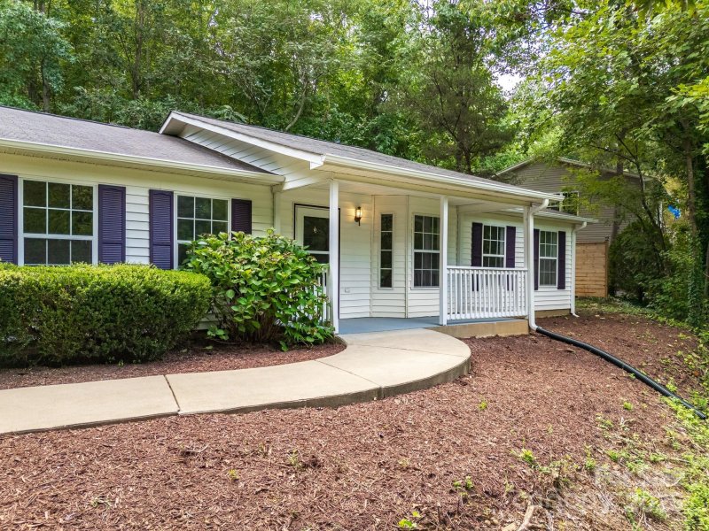 Property image 5 of 1349 E Lakeshore Drive in Lake Lanier, Landrum, SC 29356