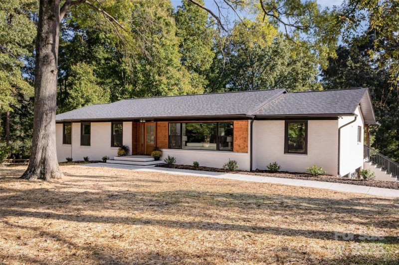 Property image 2 at 345 Kentberry Drive, Charlotte, NC 28214