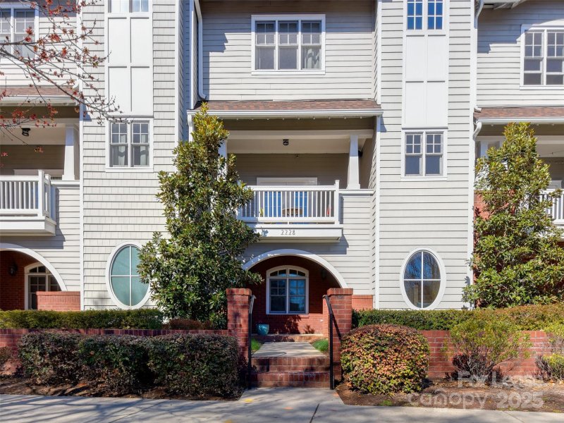 Property image 3 of 2228 Lyndhurst Avenue in Dilworth, Charlotte, NC 28203