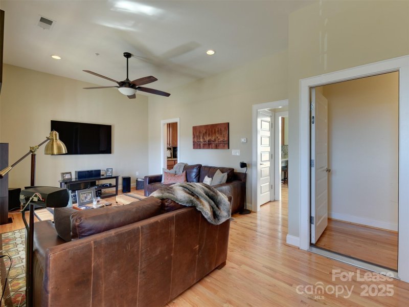 Property image 4 of 2228 Lyndhurst Avenue in Dilworth, Charlotte, NC 28203