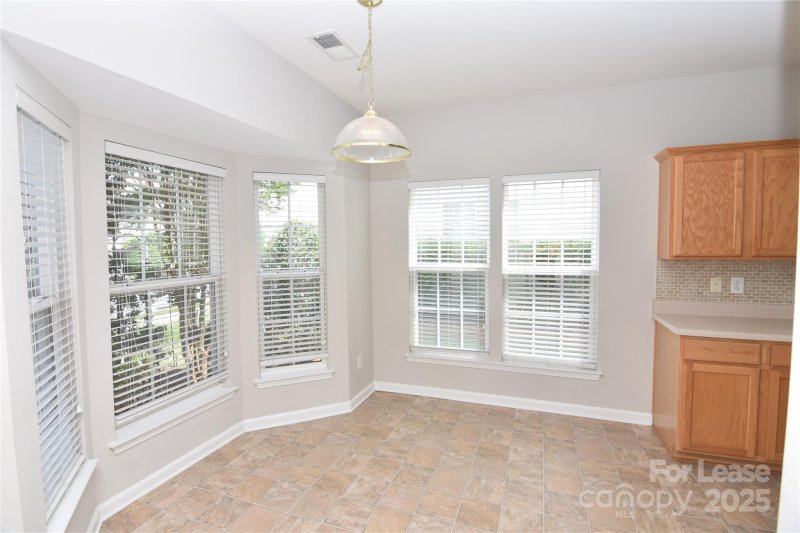 Property image 2 of 614 Bayou Circle in Autumn Cove At Lake Wylie, Lake Wylie, SC 29710