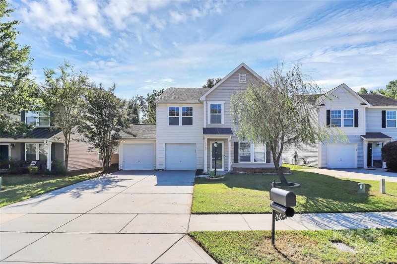 Property image 2 of 15705 Lakepoint Forest Drive in Waterlyn, Charlotte, NC 28278
