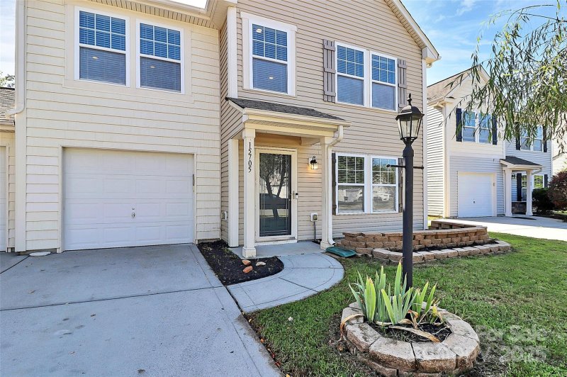 Property image 3 of 15705 Lakepoint Forest Drive in Waterlyn, Charlotte, NC 28278