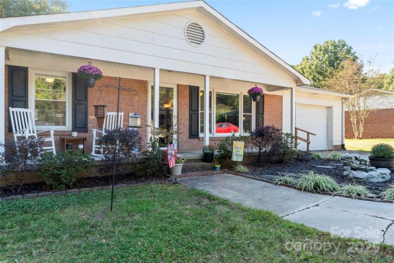 Property image 2 of 307 Meadowood Circle in Briarcliff, Kannapolis, NC 28081