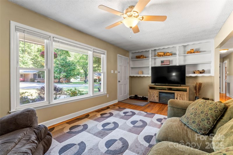 Property image 4 of 307 Meadowood Circle in Briarcliff, Kannapolis, NC 28081