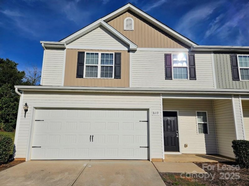 Property image 2 of 8119 Paw Club Drive in Paw Creek Village, Charlotte, NC 28214