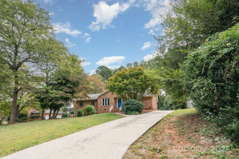 Property image 4 of 204 Belwood Drive in Belwood, Belmont, NC 28012