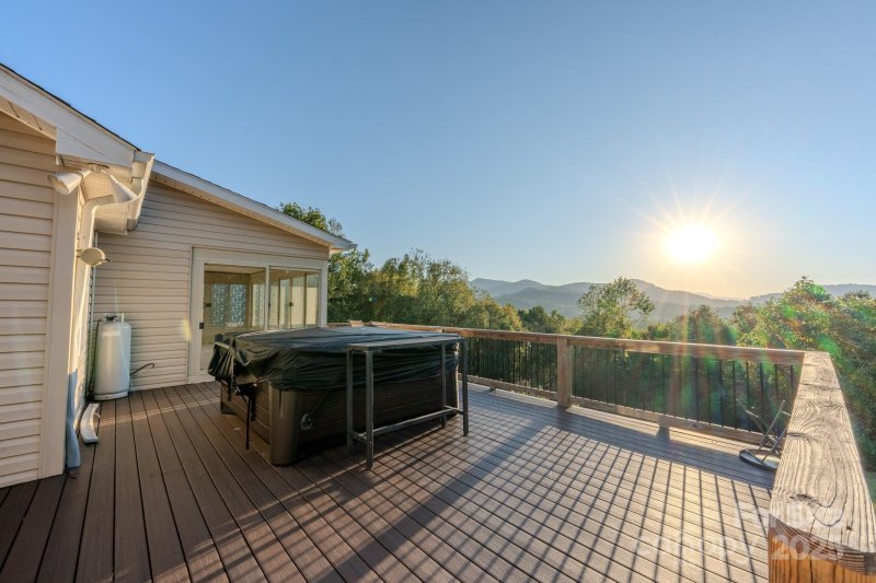 Property image 5 of 565 Overlook Drive in Spruce Pine Heights, Spruce Pine, NC 28777