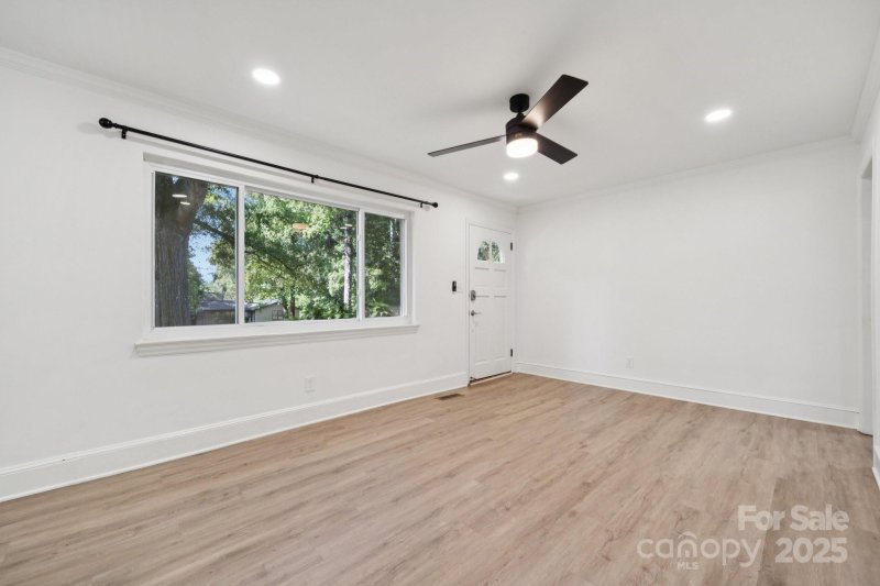 Property image 4 of 5423 Lantana Avenue in Oakhurst, Charlotte, NC 28212